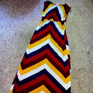 Very cute chevron pattern maxi dress size 6